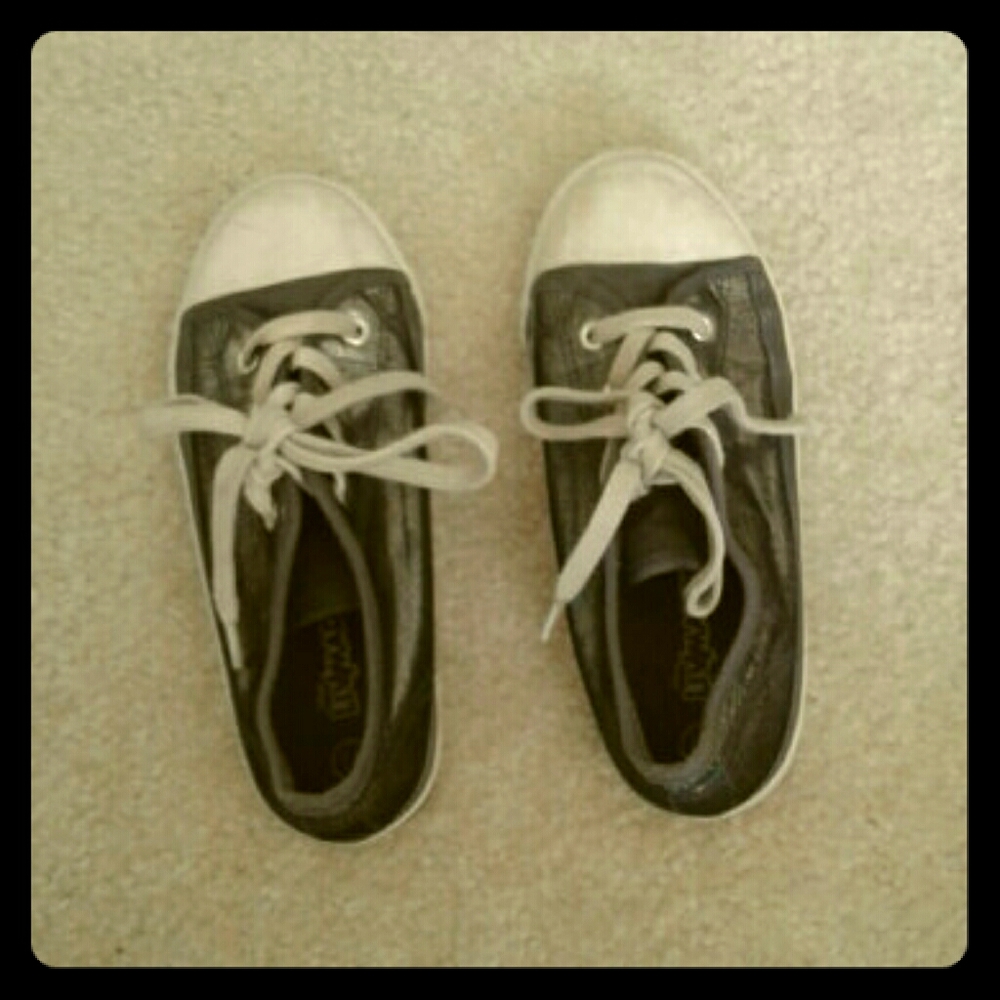 Girls shoes